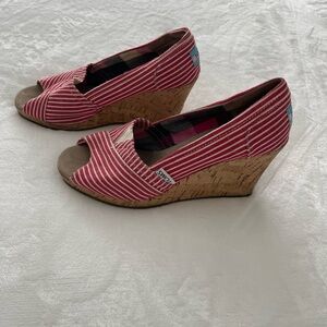 Women’s Toms slip ons